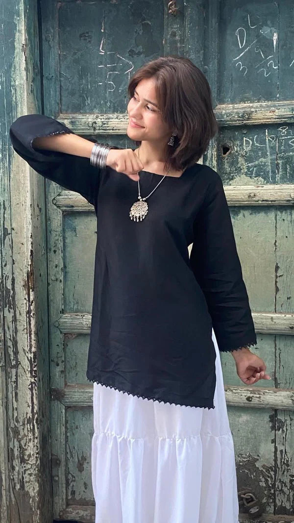 Classic Contrast Kurta with Flowy White - Niraan.pk